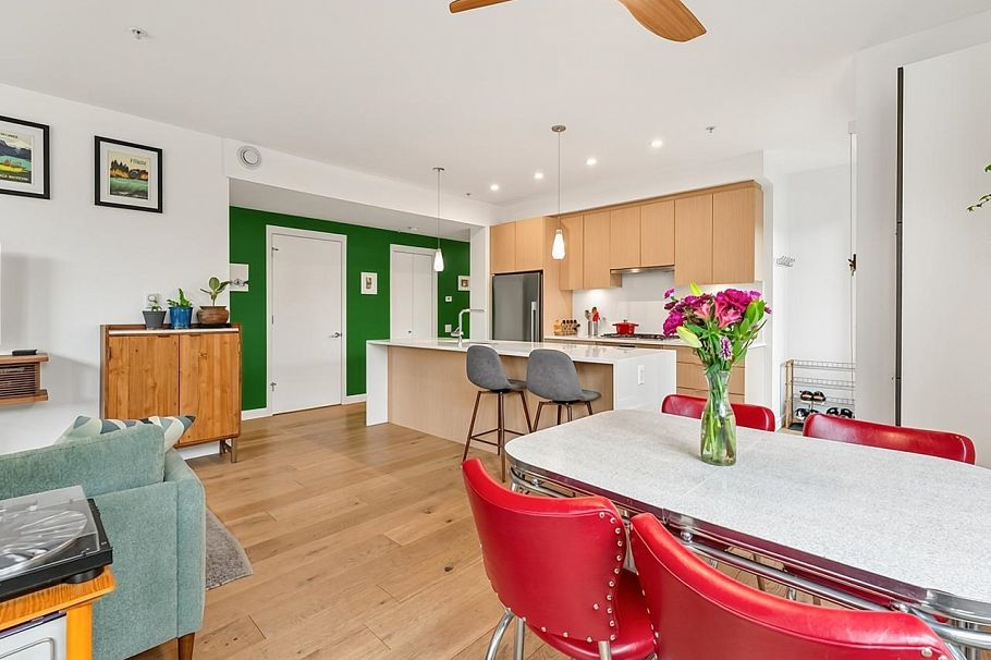104 108 E 35th Avenue Vancouver, BC - 19