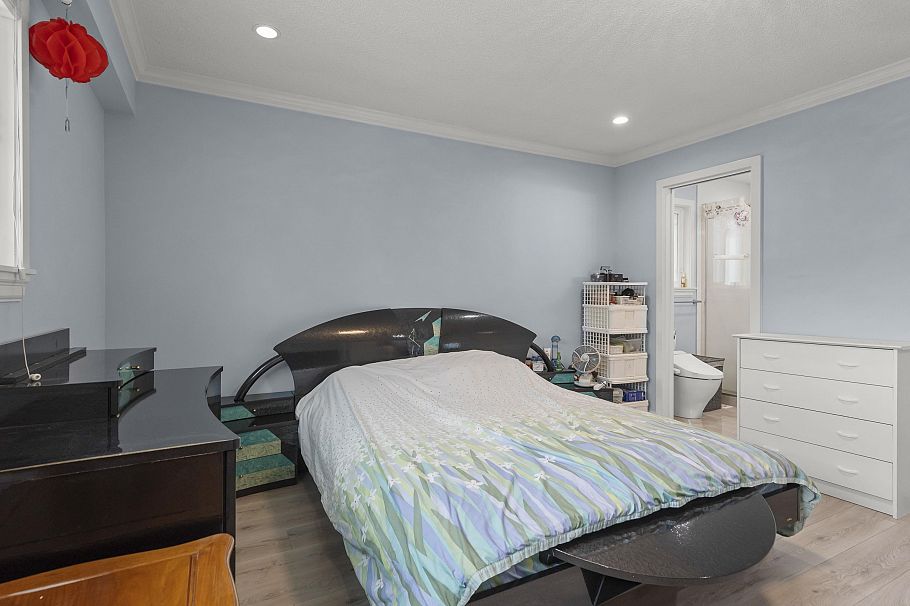 1827 E 40th Avenue Vancouver, BC - 17