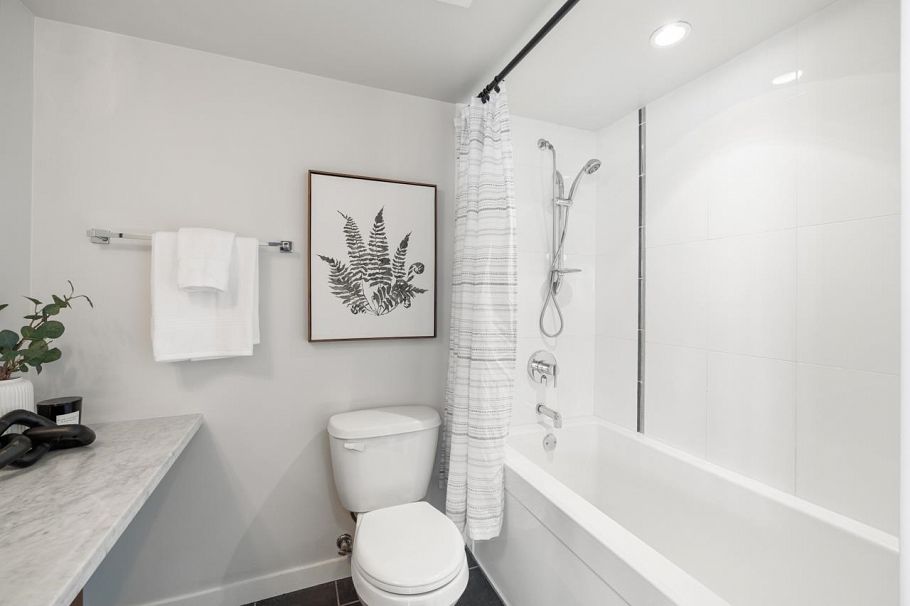 707 1068 W Broadway Vancouver, BC - 18