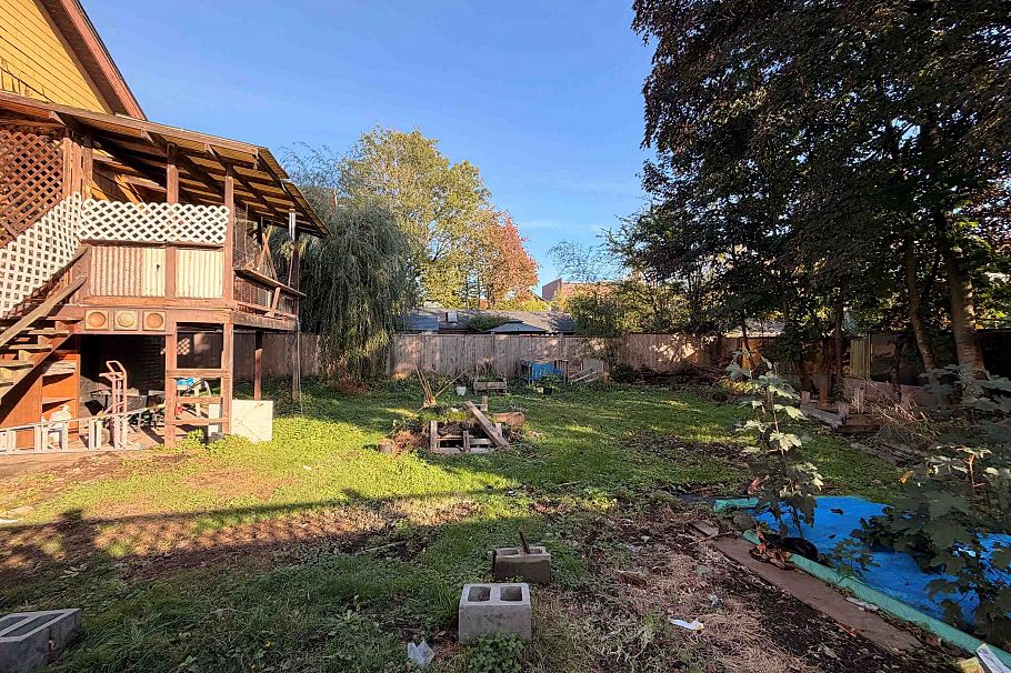 1736 Graveley Street Vancouver, BC - 3