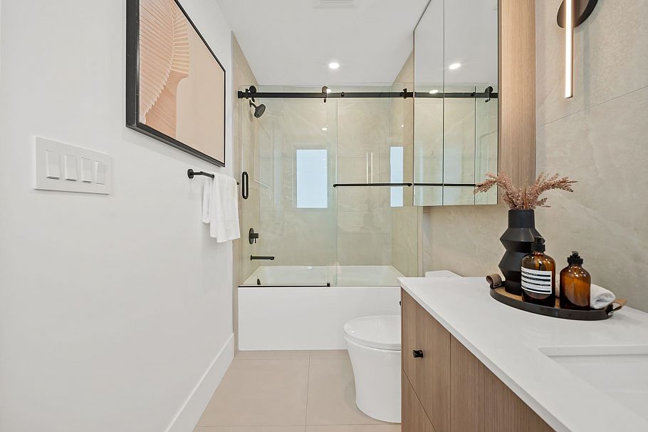 1 2547 E 2nd Avenue Vancouver, BC - 26