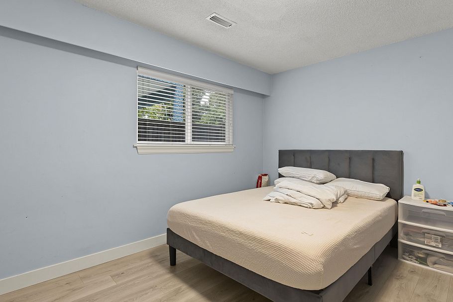 1827 E 40th Avenue Vancouver, BC - 25