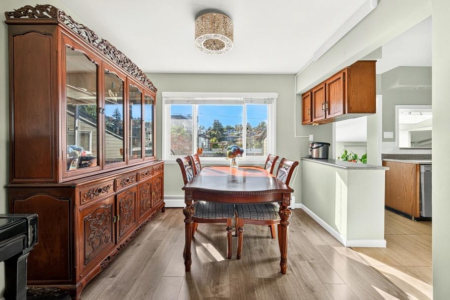 3232 W 16th Avenue Vancouver, BC - 10