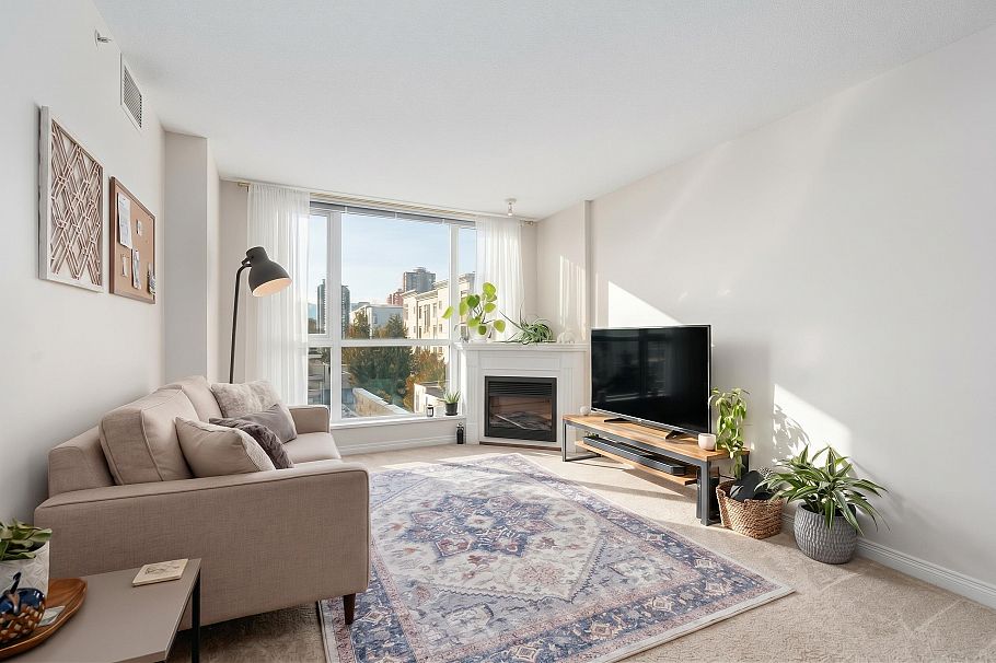 607 188 E Esplanade North Vancouver, BC - 1