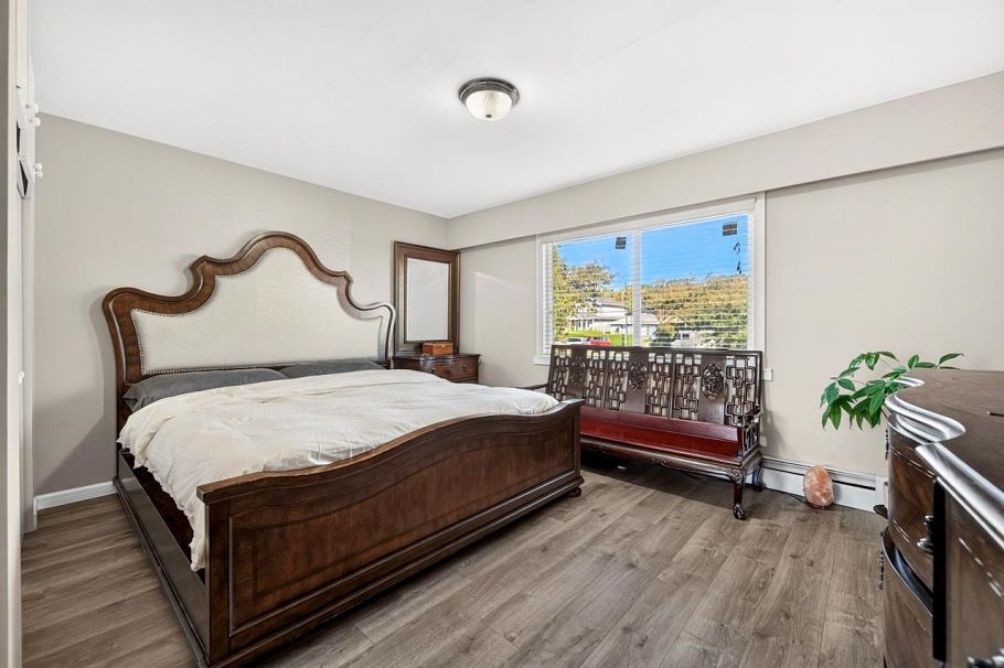 3232 W 16th Avenue Vancouver, BC - 12