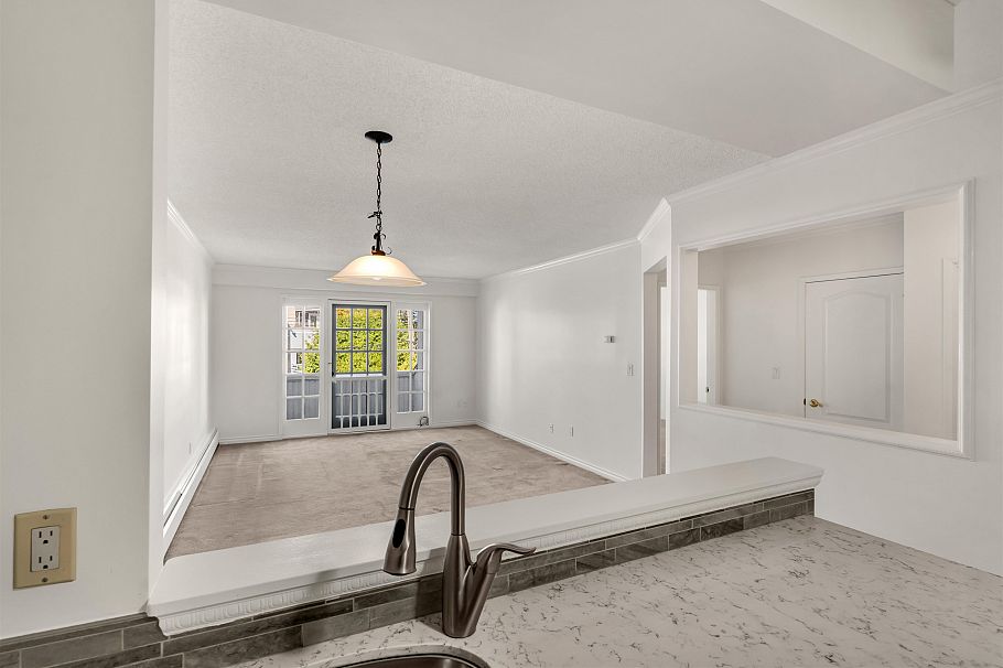 304 120 W 17th Street North Vancouver, BC - 12