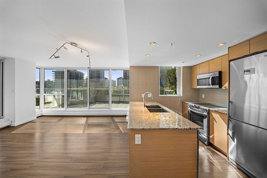 519 135 E 17th Street North Vancouver, BC - 4