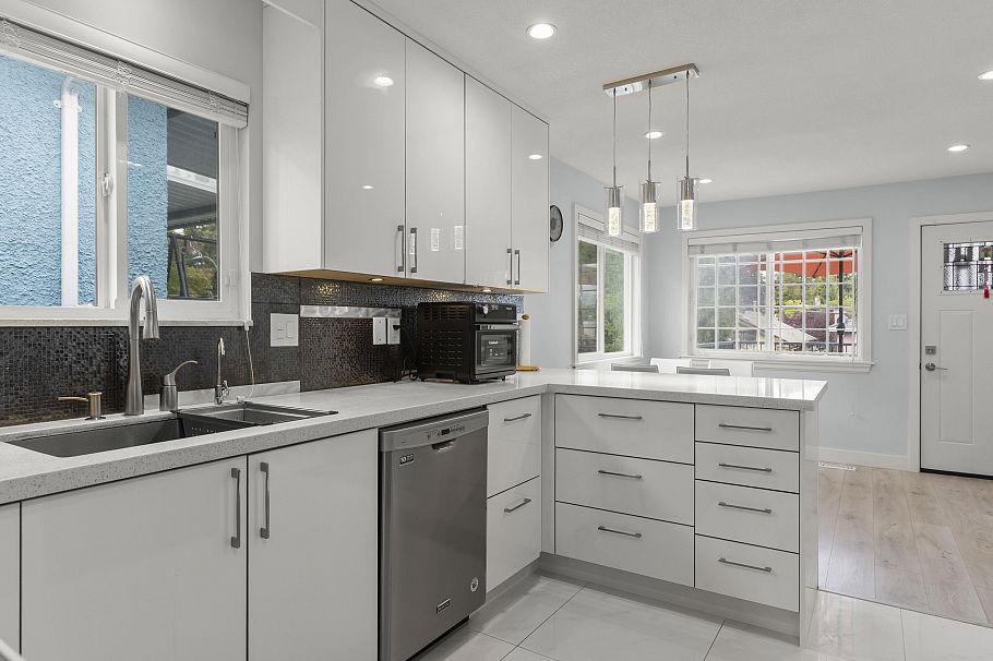 1827 E 40th Avenue Vancouver, BC - 12