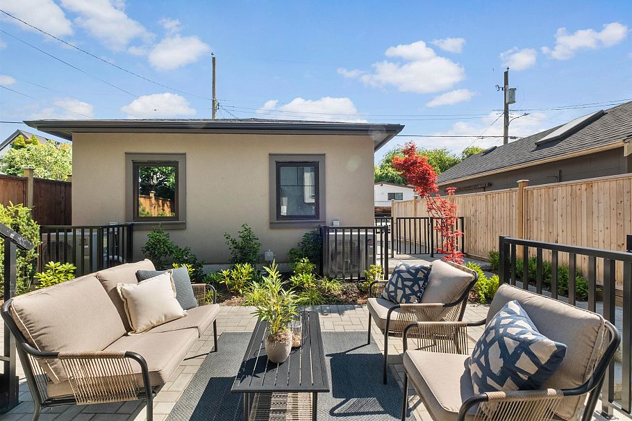 2236 E 5th Avenue Vancouver, BC - 2