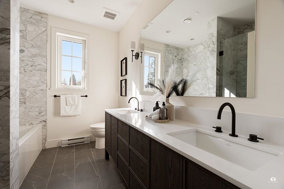3 1311 W 57th Avenue Vancouver, BC - 2