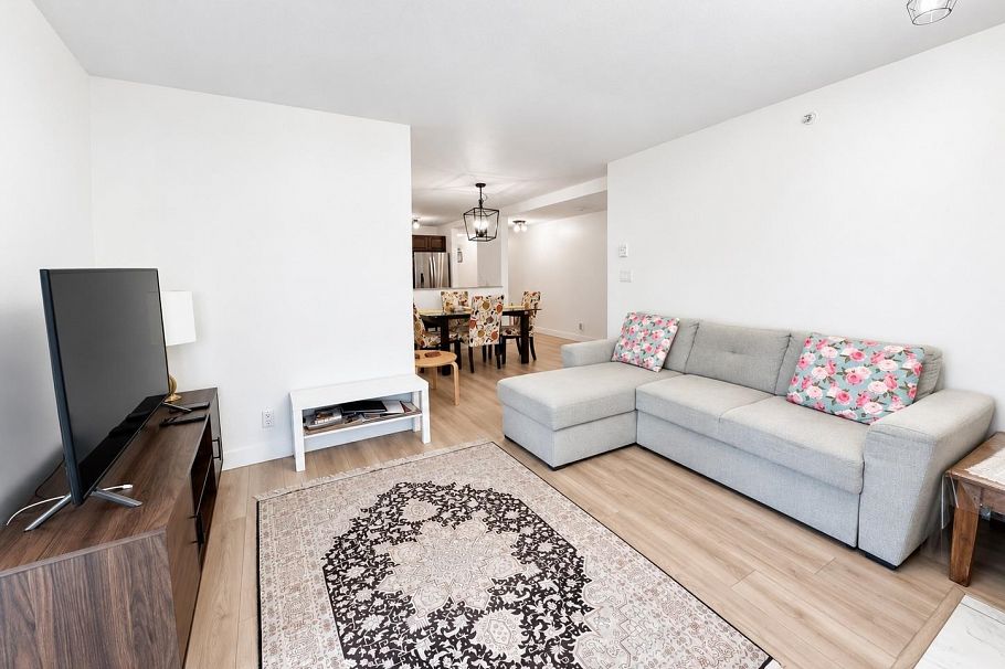 504 137 W 17th Street North Vancouver, BC - 2