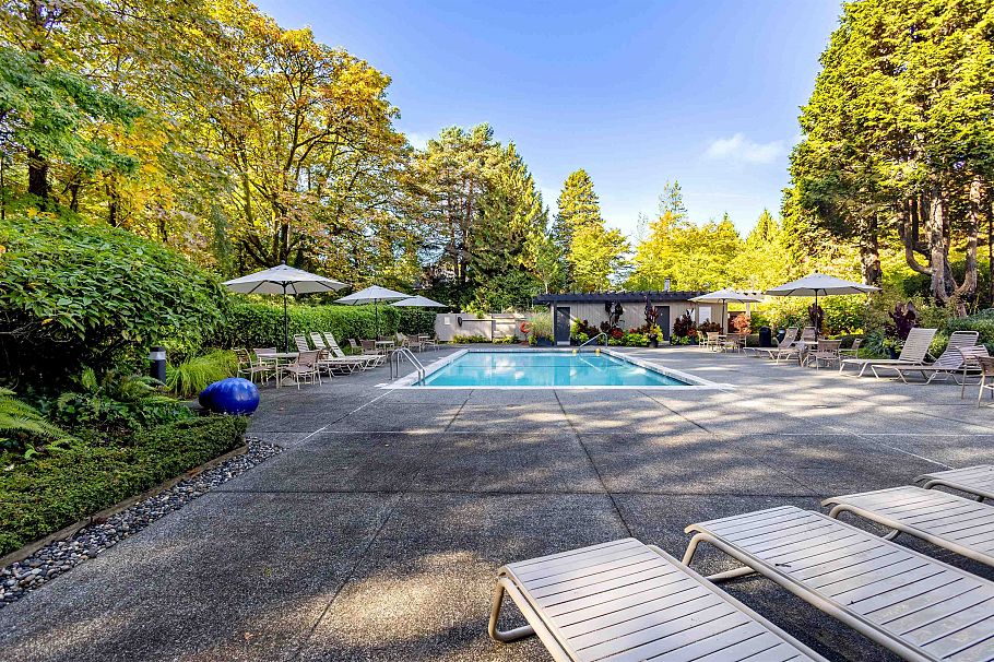 512 4900 Cartier Street Vancouver, BC - 3