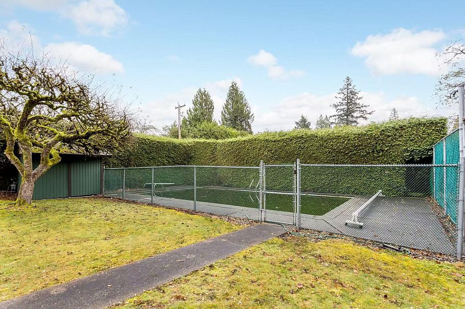 1052 W 53rd Avenue Vancouver, BC - 27