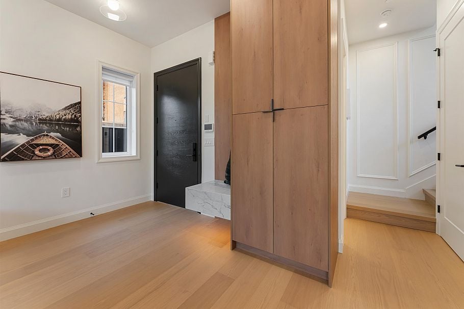 2 2256 E Pender Street Vancouver, BC - 4