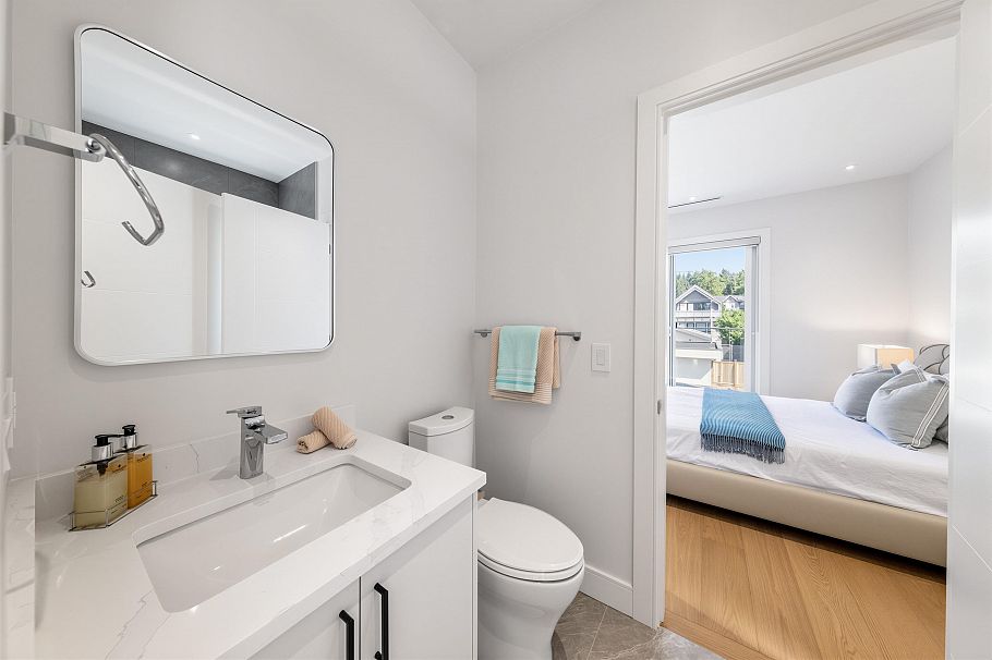 840 E 14th Street North Vancouver, BC - 30