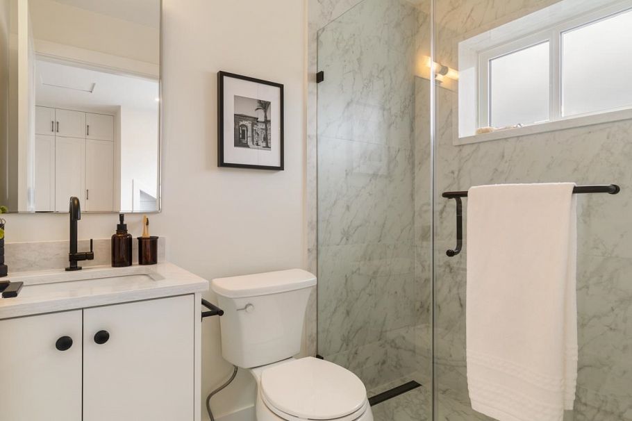 2049 E 4th Avenue Vancouver, BC - 31