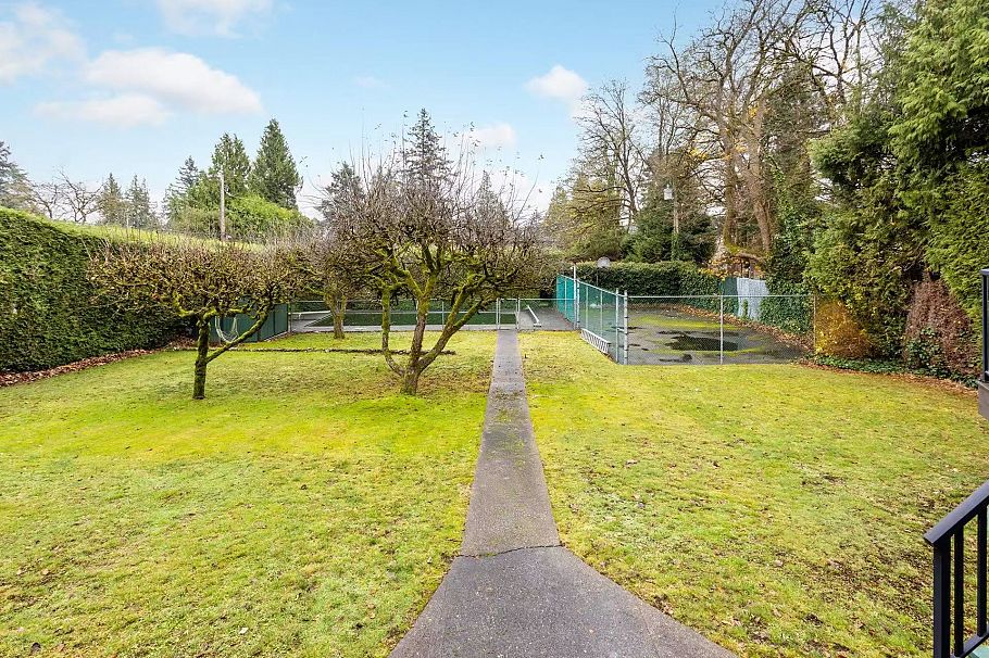 1052 W 53rd Avenue Vancouver, BC - 26