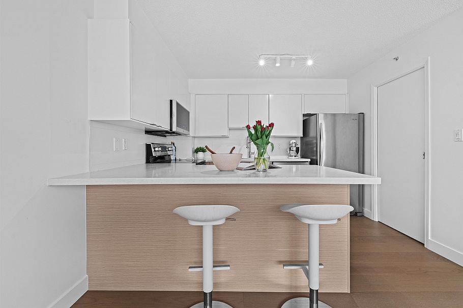 204 1633 W 8th Avenue Vancouver, BC - 2