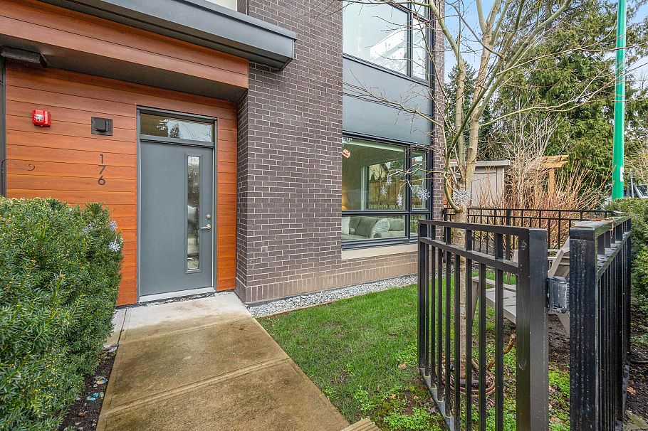 176 2035 Glenaire Drive North Vancouver, BC - 1