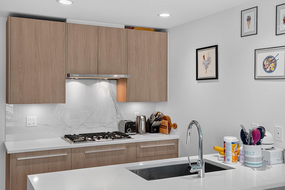902 1210 E 27th Street North Vancouver, BC - 6