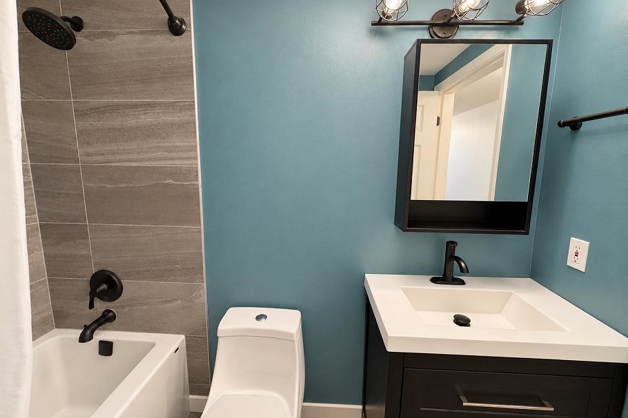 504 137 W 17th Street North Vancouver, BC - 12