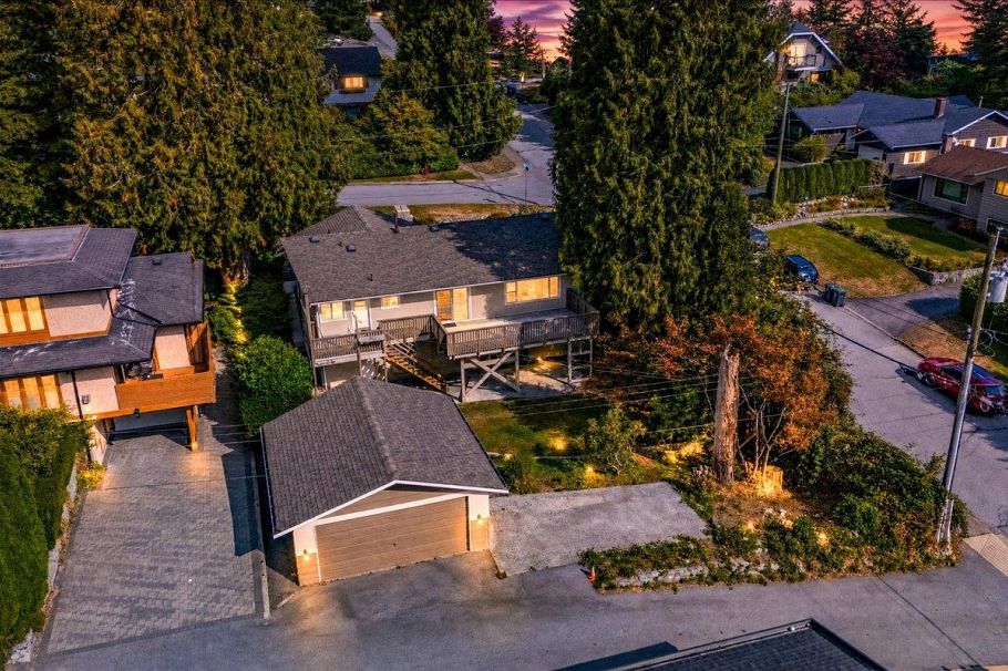 4295 Nottingham Road North Vancouver, BC - 2