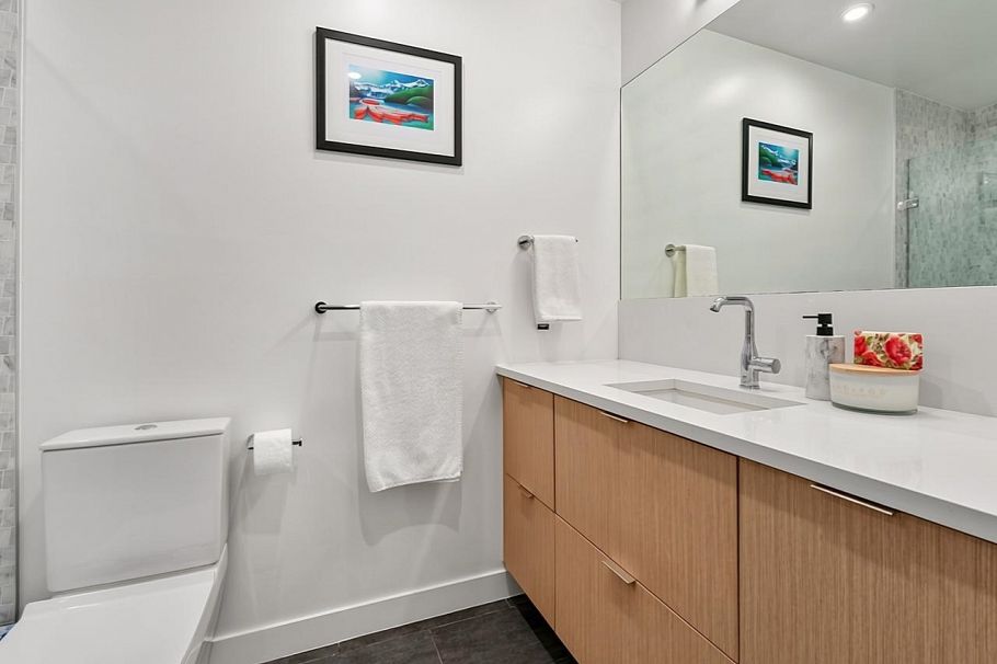 104 108 E 35th Avenue Vancouver, BC - 24