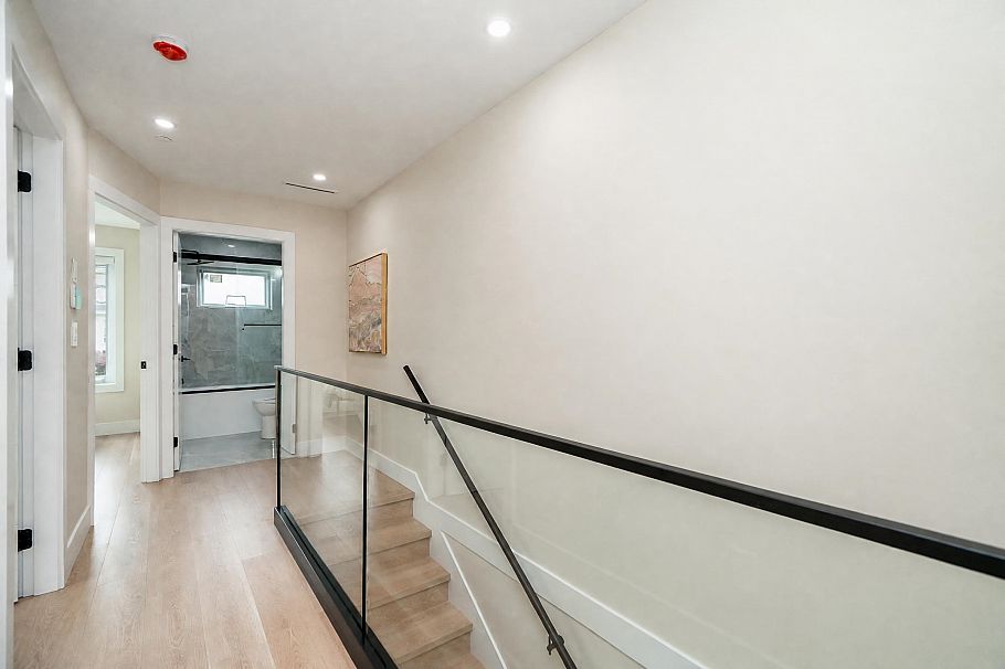 2828 Cheyenne Avenue Vancouver, BC - 28