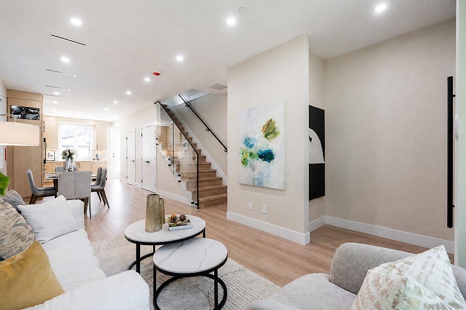 2828 Cheyenne Avenue Vancouver, BC - 3