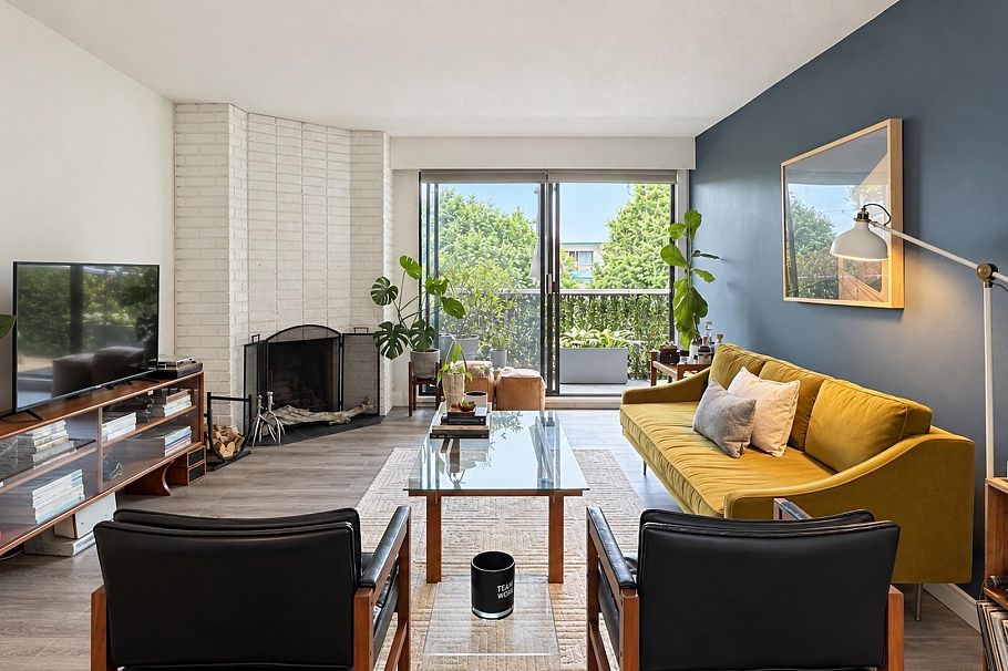 204 1610 Chesterfield Avenue North Vancouver, BC - 3