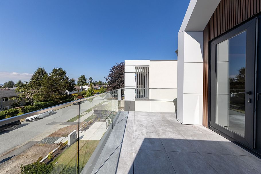 840 E 14th Street North Vancouver, BC - 25