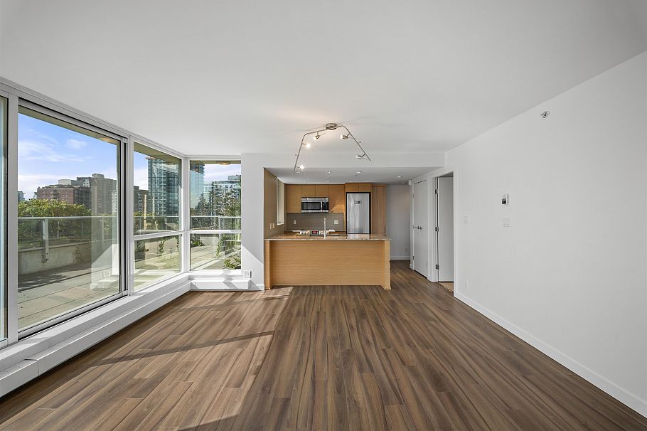 519 135 E 17th Street North Vancouver, BC - 9