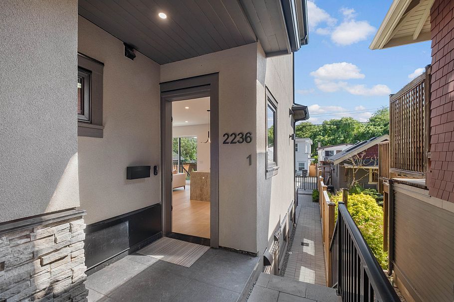 2236 E 5th Avenue Vancouver, BC - 3
