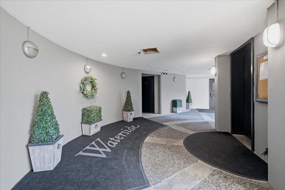 303 2250 SE Marine Drive Vancouver, BC - 4