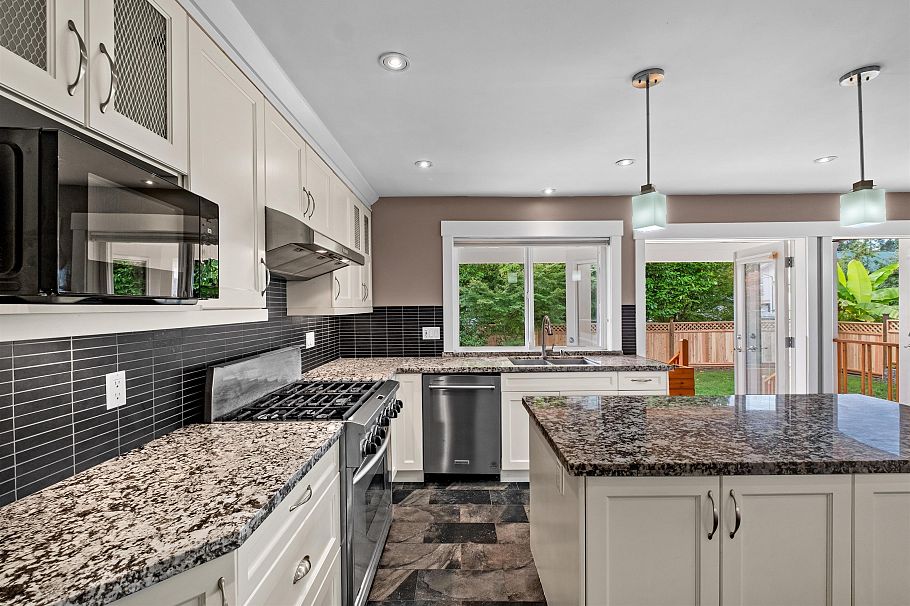 1501 Frederick Road North Vancouver, BC - 8