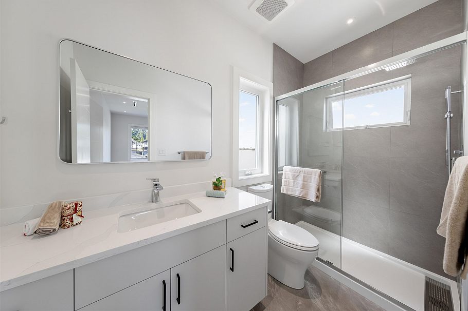 840 E 14th Street North Vancouver, BC - 28
