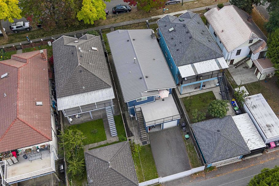 1827 E 40th Avenue Vancouver, BC - 31