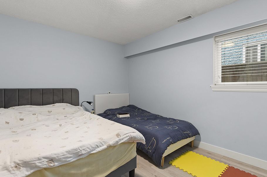 1827 E 40th Avenue Vancouver, BC - 23