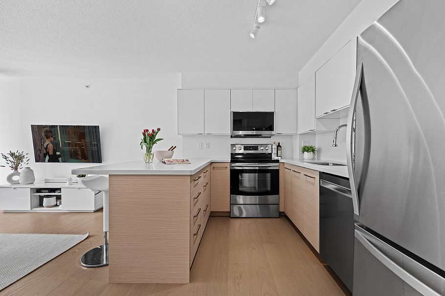 204 1633 W 8th Avenue Vancouver, BC - 4