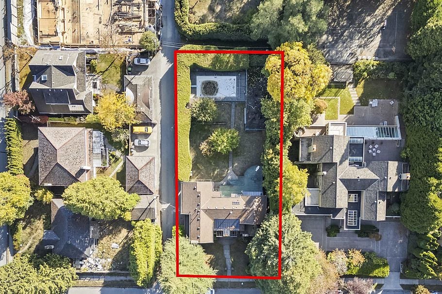 1052 W 53rd Avenue Vancouver, BC - 3