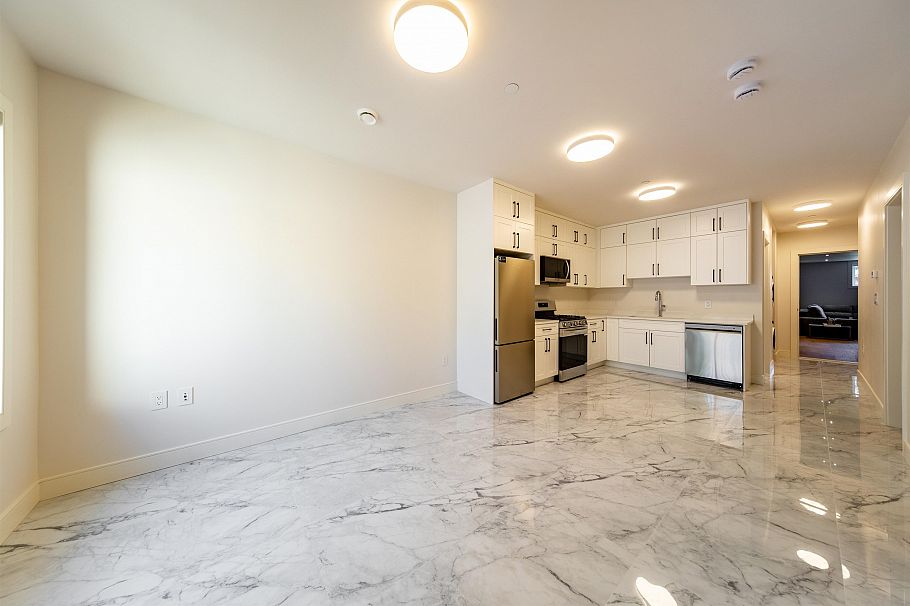 840 E 14th Street North Vancouver, BC - 37
