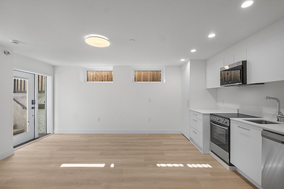2236 E 5th Avenue Vancouver, BC - 32