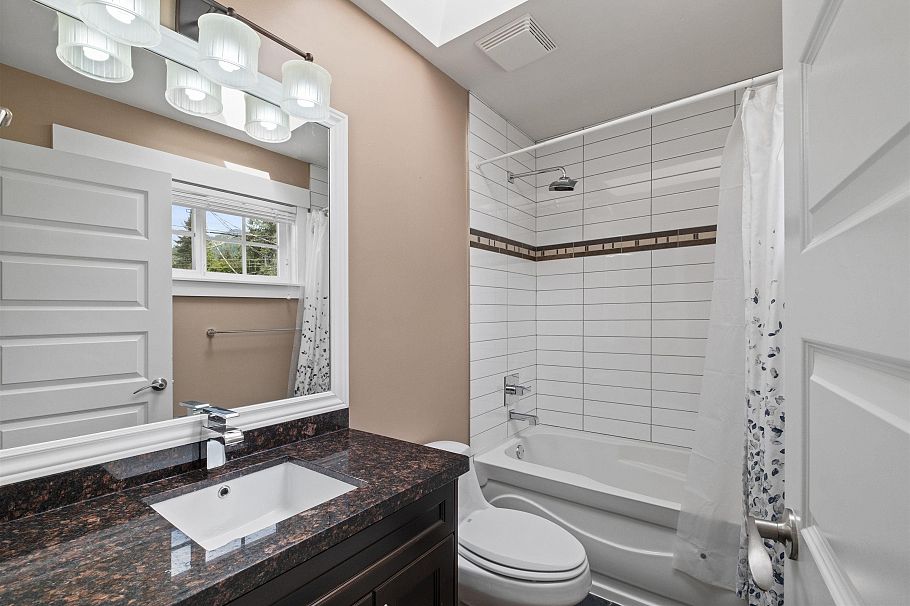 1501 Frederick Road North Vancouver, BC - 23
