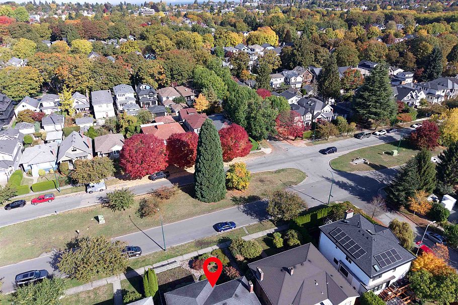 3232 W 16th Avenue Vancouver, BC - 4