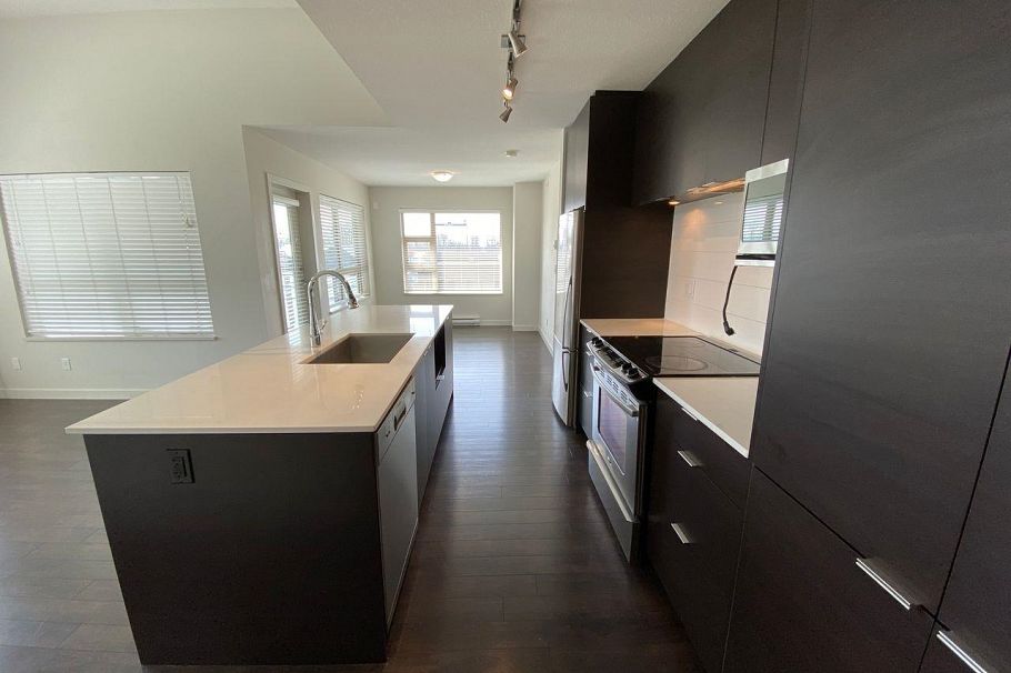 509 1679 Lloyd Avenue North Vancouver, BC - 2