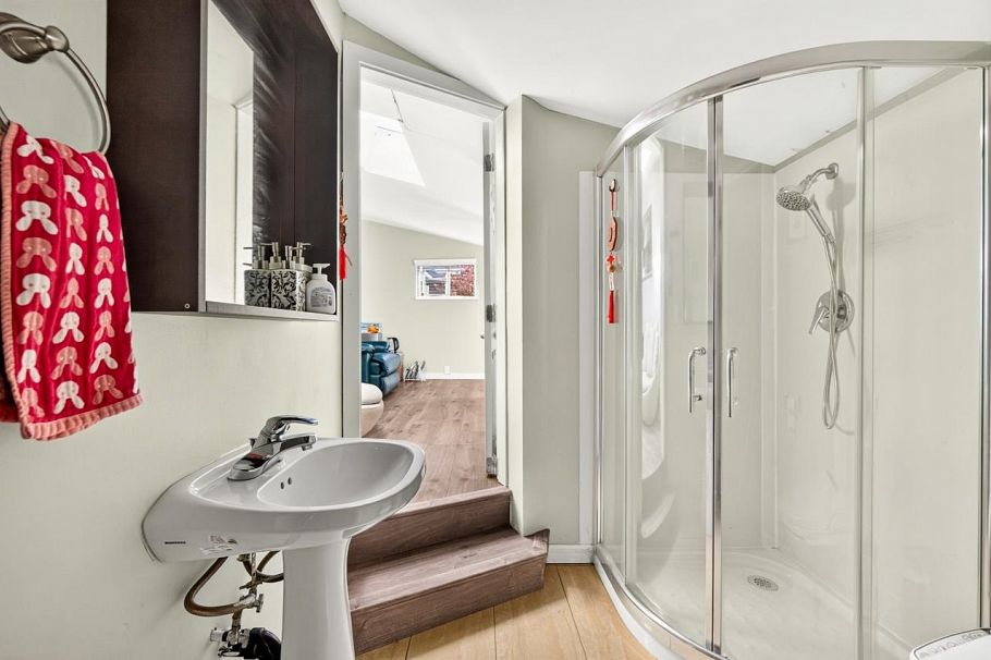 3232 W 16th Avenue Vancouver, BC - 22