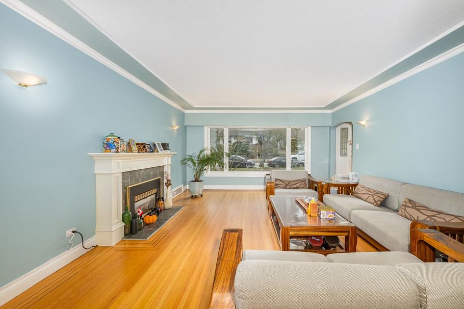 4090 W 35th Avenue Vancouver, BC - 4