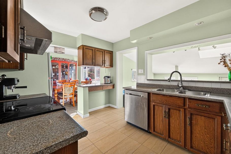 3232 W 16th Avenue Vancouver, BC - 15