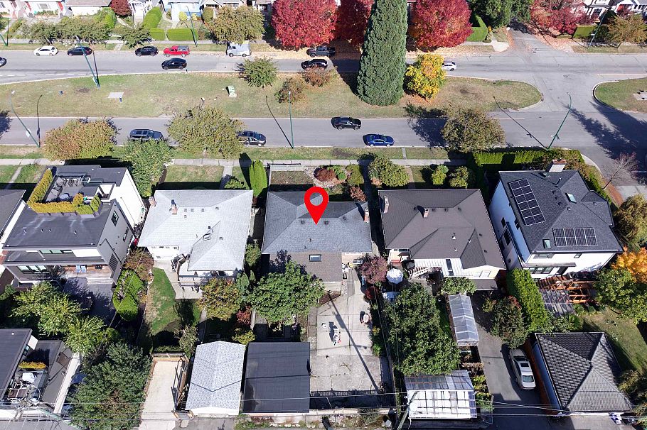 3232 W 16th Avenue Vancouver, BC - 3