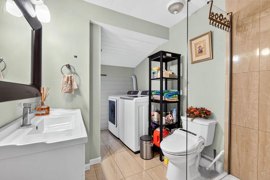 3232 W 16th Avenue Vancouver, BC - 19